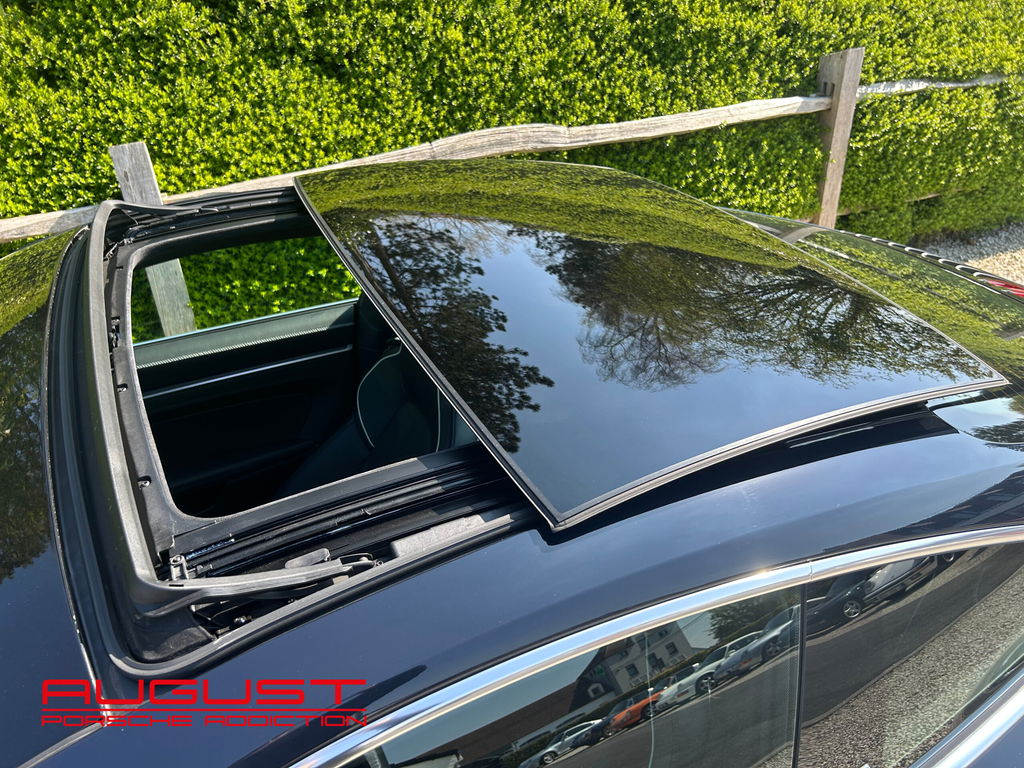 Porsche 992 Belgian Legend Edition