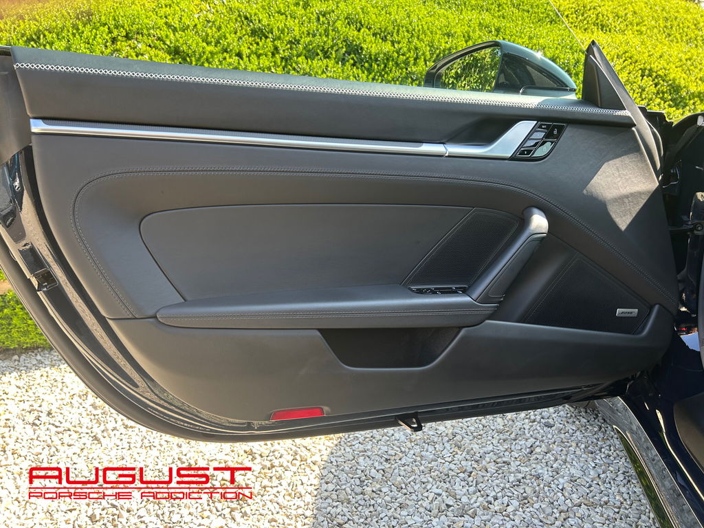 Porsche 992 Belgian Legend Edition