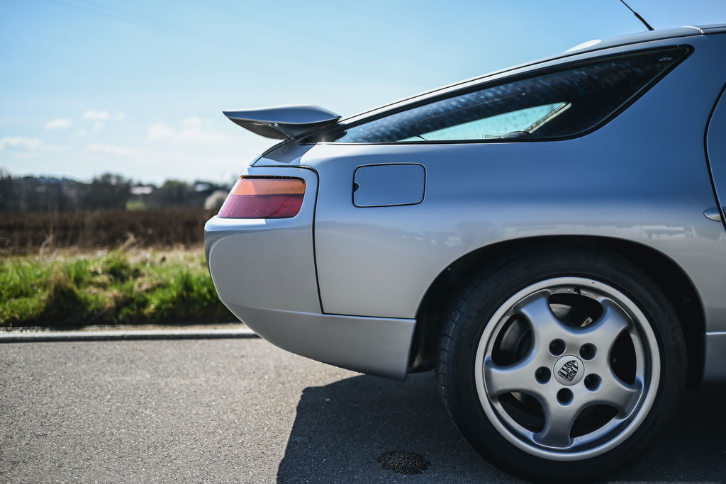 Porsche 928 GTS