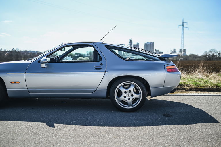 Porsche 928 GTS