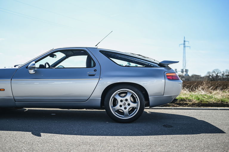 Porsche 928 GTS