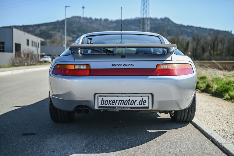 Porsche 928 GTS