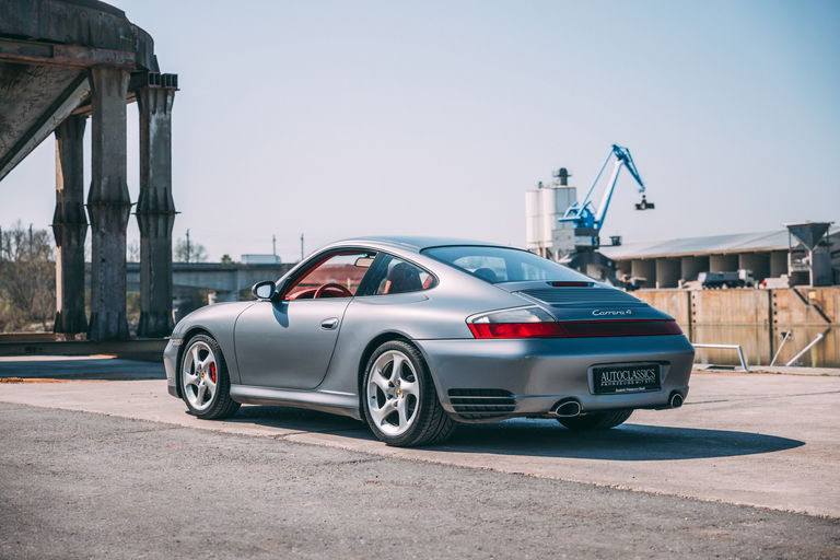Treasure hunter Stefan Rusam found two museum-worthy 996s