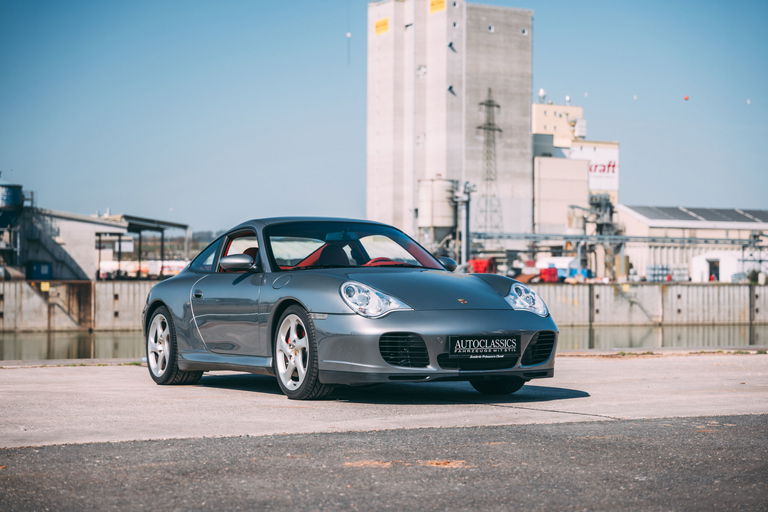 Treasure hunter Stefan Rusam found two museum-worthy 996s