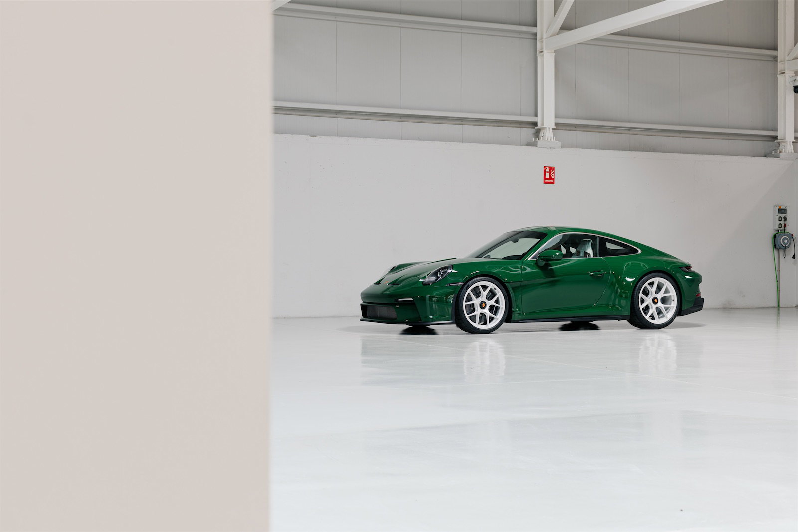 Porsche 911 S/T 2024 - elferspot.com - Marketplace for Porsche