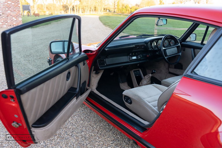 Porsche 911 Carrera 3.2