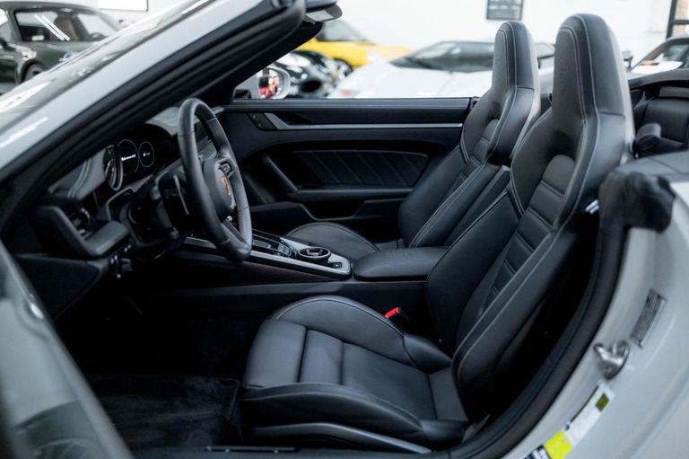 Porsche 992 Carrera 4S