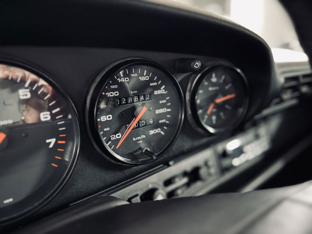 Porsche 964 Carrera 2 Speedster