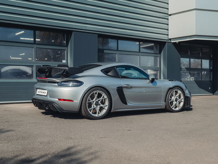 Porsche 718 Cayman GT4 RS