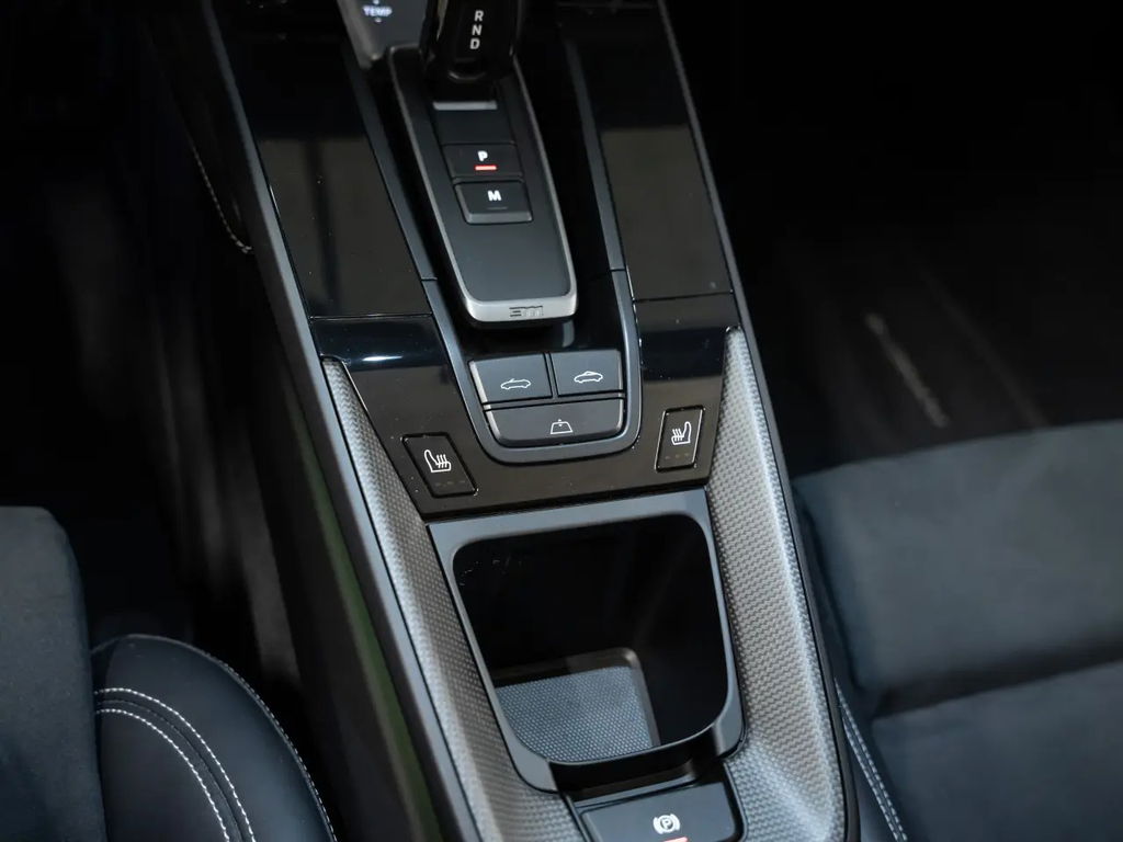 Porsche 992 Carrera 4 GTS