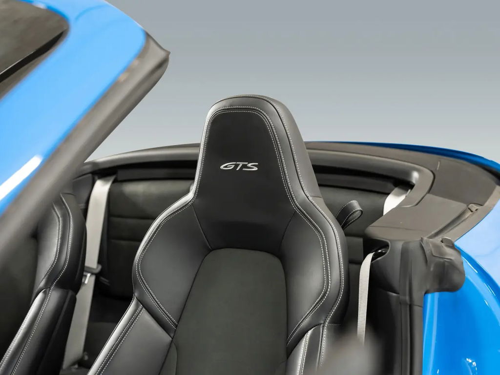 Porsche 992 Carrera 4 GTS