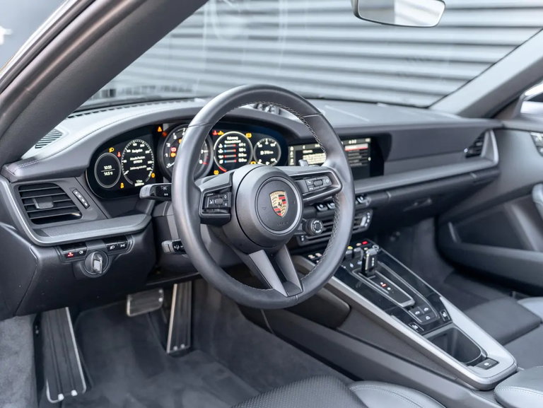 Porsche 992 Carrera