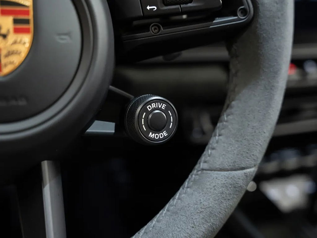 Porsche 992 Carrera 4 GTS