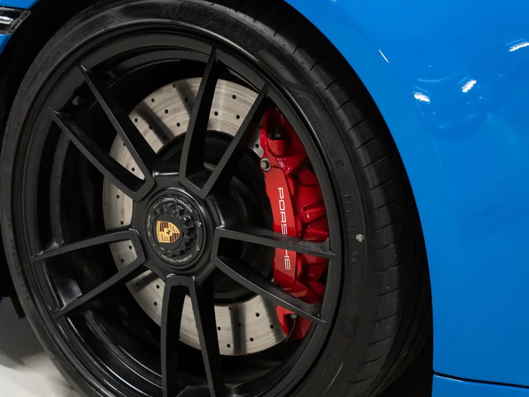 Porsche 992 Carrera 4 GTS