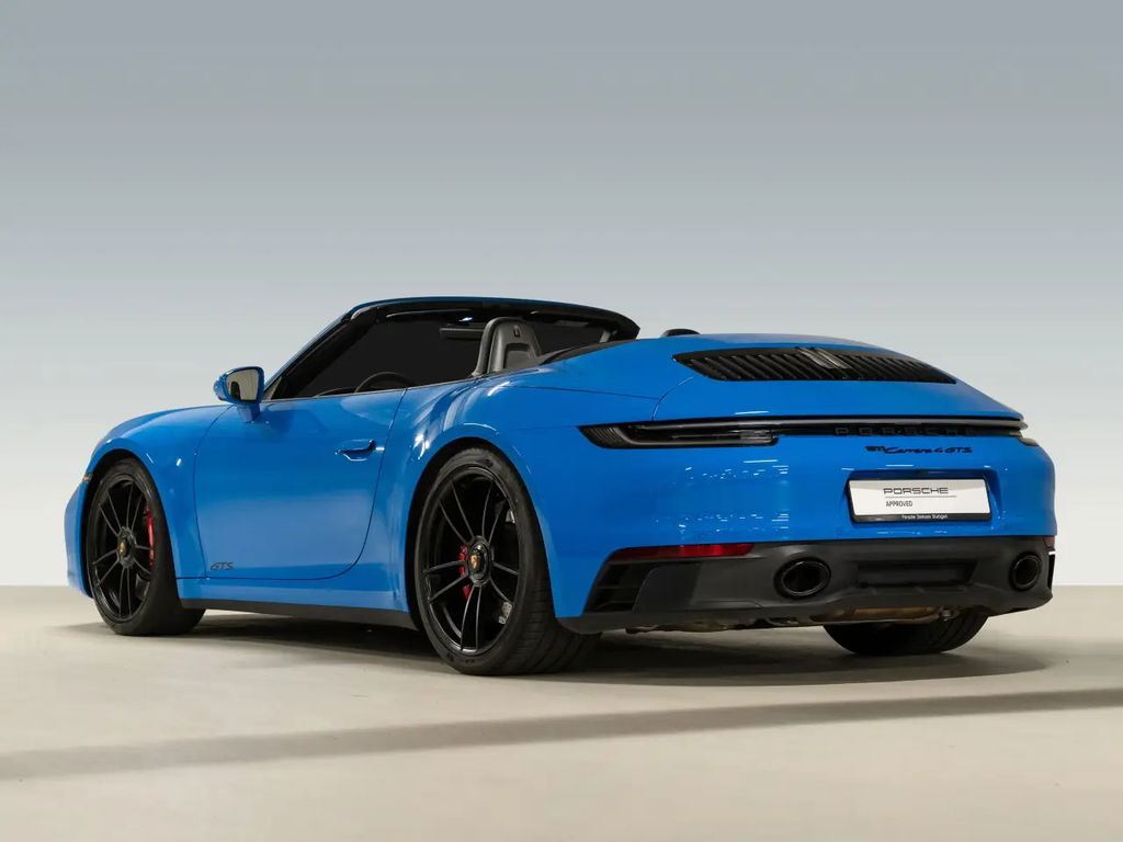 Porsche 992 Carrera 4 GTS