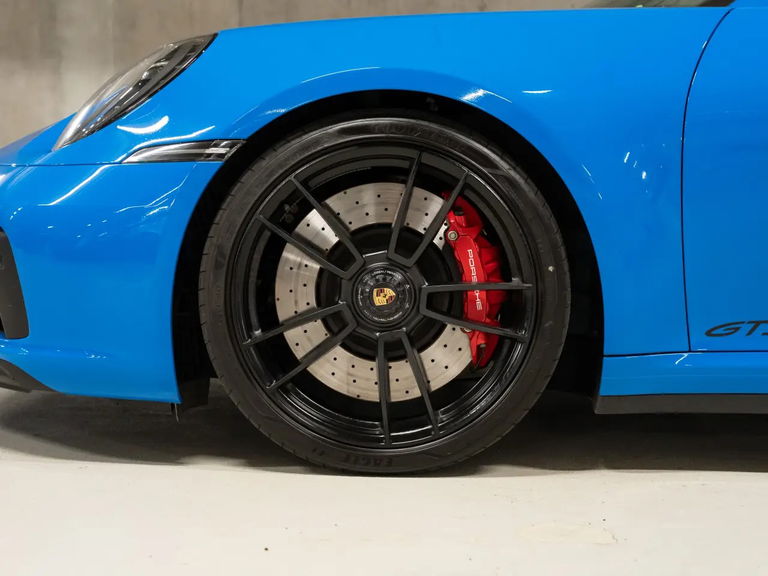 Porsche 992 Carrera 4 GTS