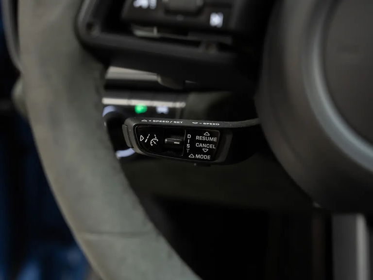 Porsche 992 Carrera 4 GTS