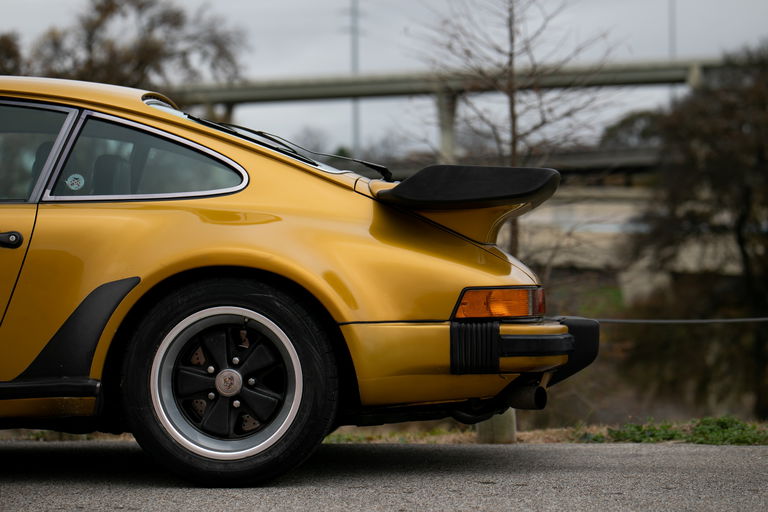 Porsche 911 Turbo 3.3 (US)