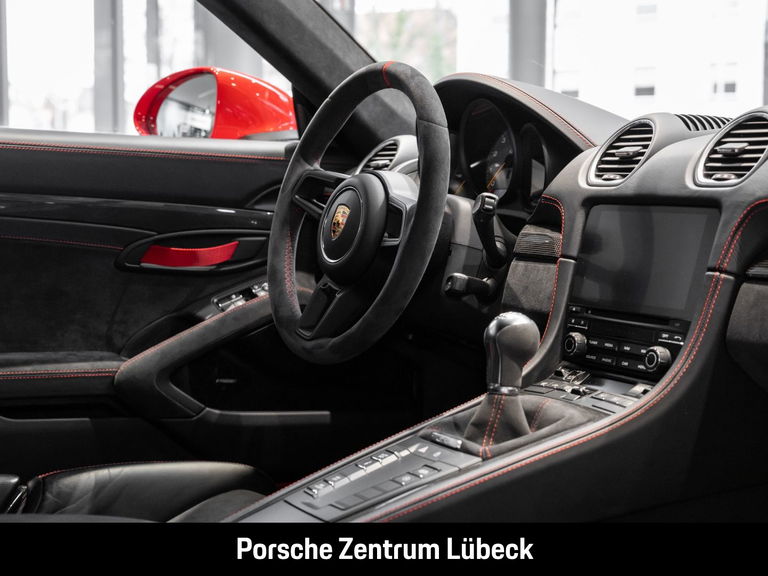 Porsche 718 Cayman GT4