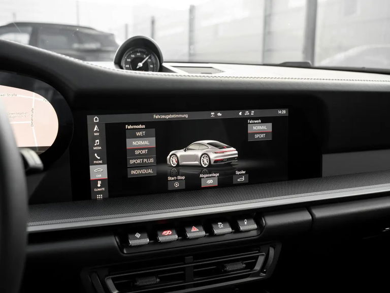 Porsche 992 Carrera 4