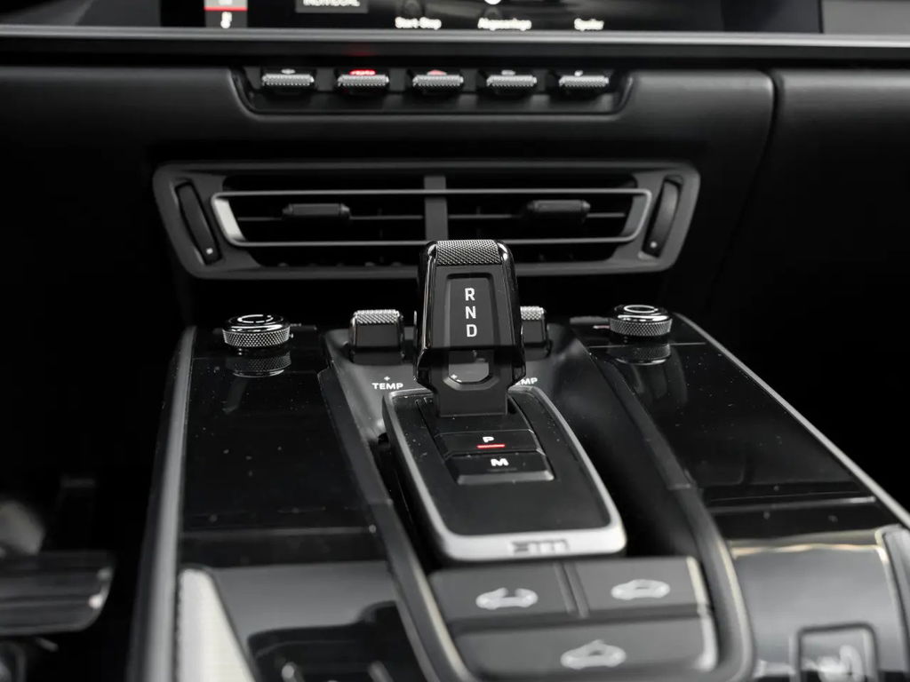 Porsche 992 Carrera 4