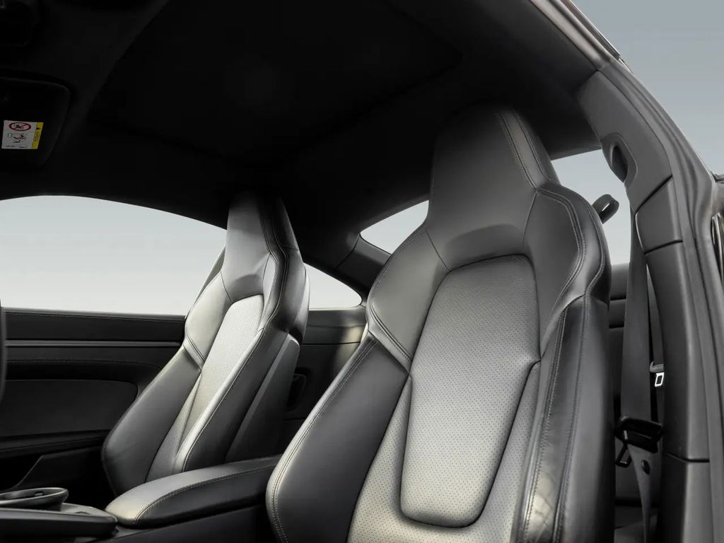 Porsche 992 Carrera 4