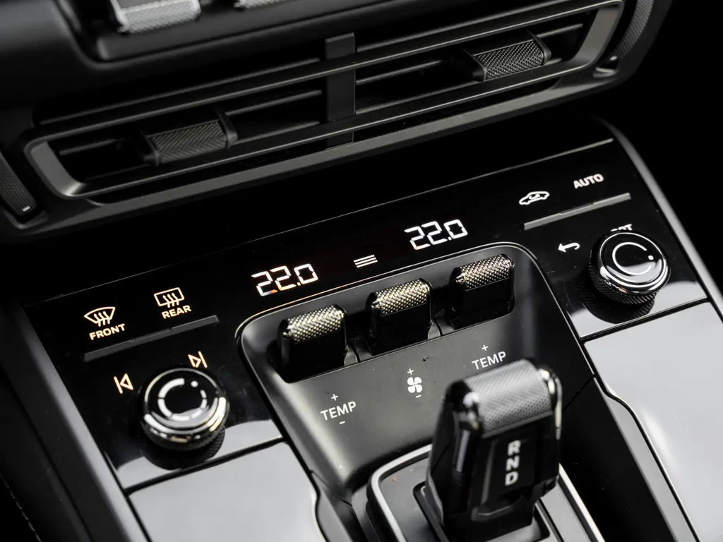 Porsche 992 Carrera 4