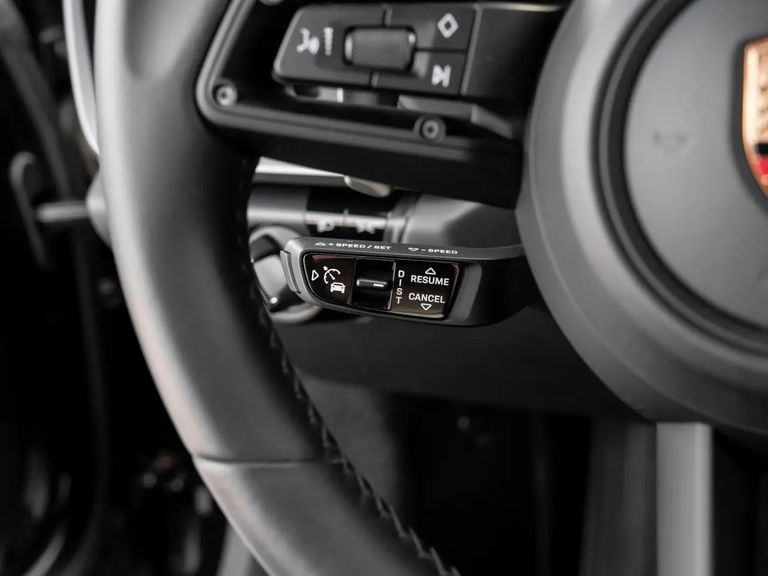 Porsche 992 Carrera 4