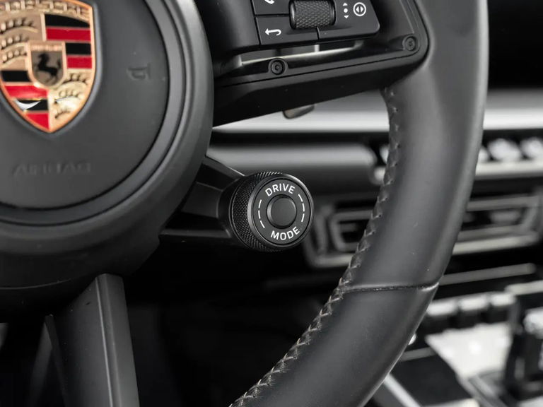 Porsche 992 Carrera 4