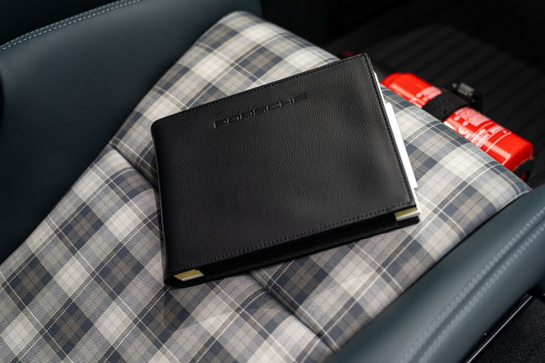 Porsche 718 Cayman GT4 RS