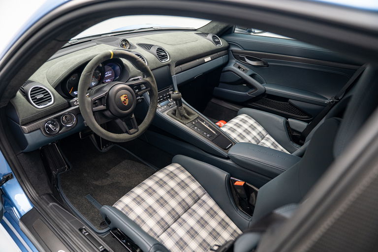 Porsche 718 Cayman GT4 RS