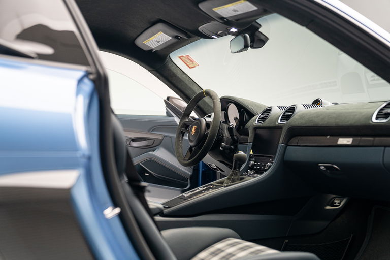 Porsche 718 Cayman GT4 RS