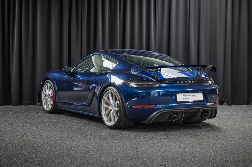 Porsche 718 Cayman GT4