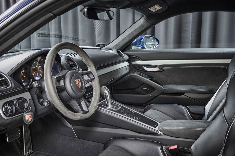 Porsche 718 Cayman GT4