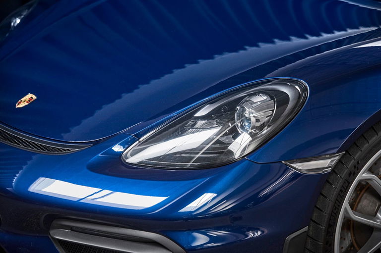 Porsche 718 Cayman GT4