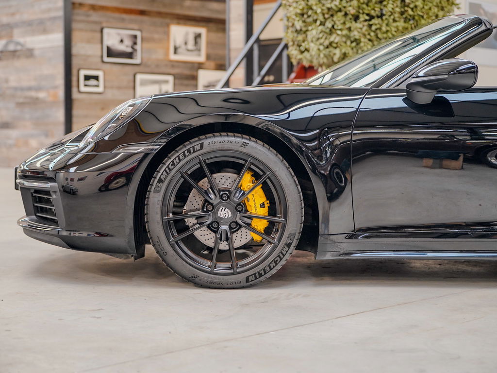 Porsche 992 Carrera