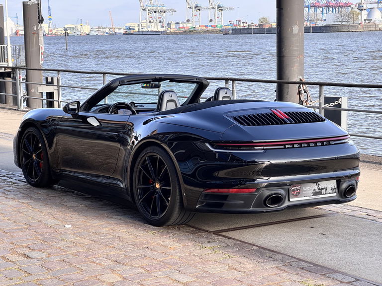 Porsche 992 Carrera 4S