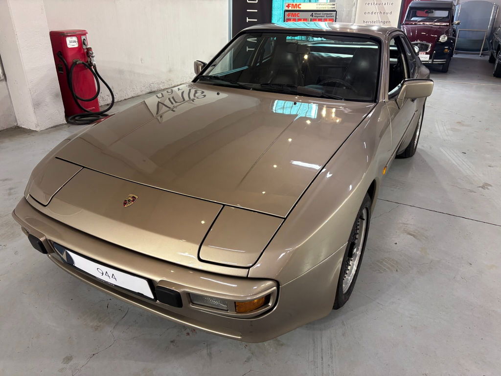 Porsche 944 Coupé
