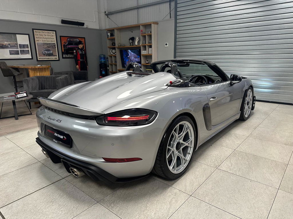 Porsche 718 Spyder RS