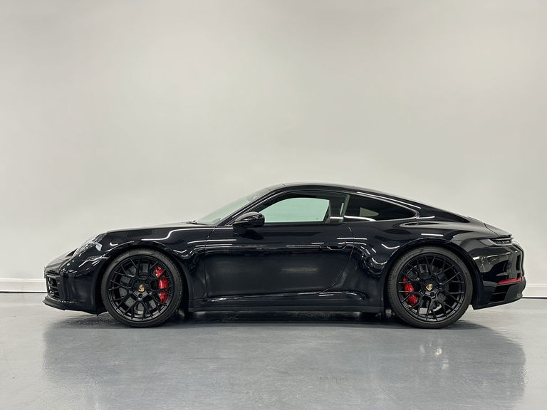 Porsche 992 Carrera 4 GTS