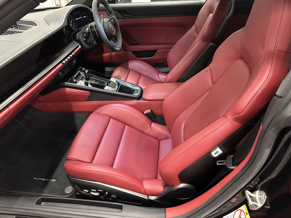 Porsche 992 Carrera 4 GTS