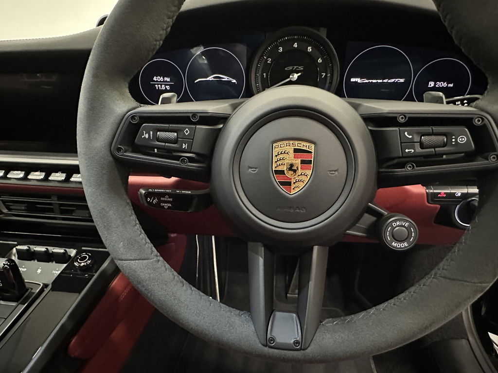 Porsche 992 Carrera 4 GTS