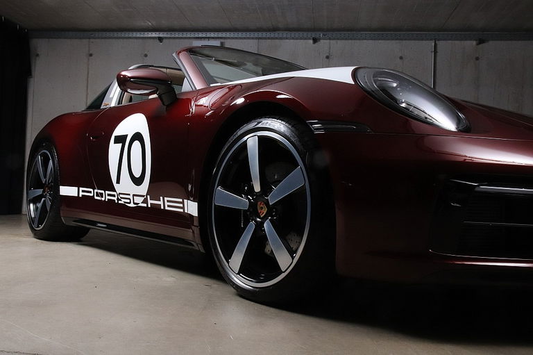 Porsche 992 Heritage Design Edition