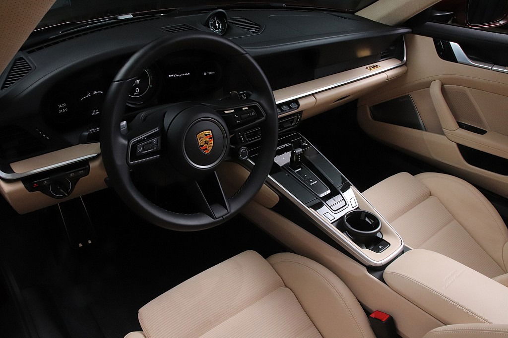 Porsche 992 Heritage Design Edition