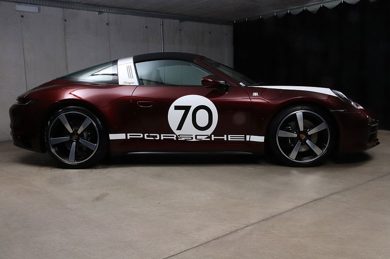 Porsche 992 Heritage Design Edition