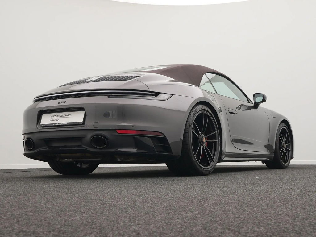 Porsche 992 Carrera 4 GTS