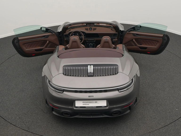 Porsche 992 Carrera 4 GTS