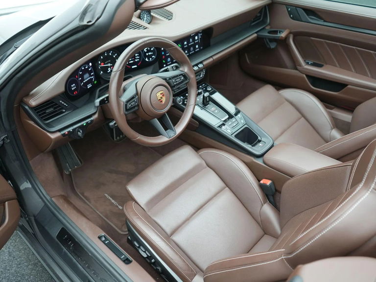 Porsche 992 Carrera 4 GTS