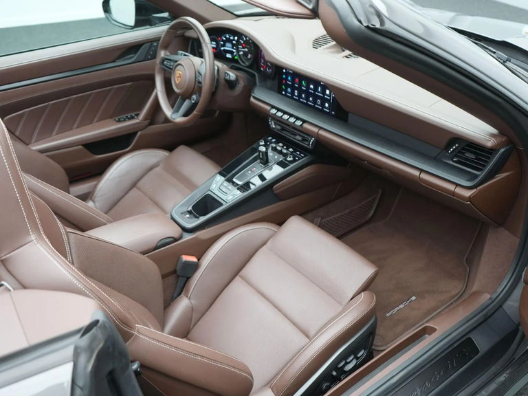 Porsche 992 Carrera 4 GTS