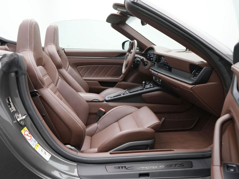 Porsche 992 Carrera 4 GTS